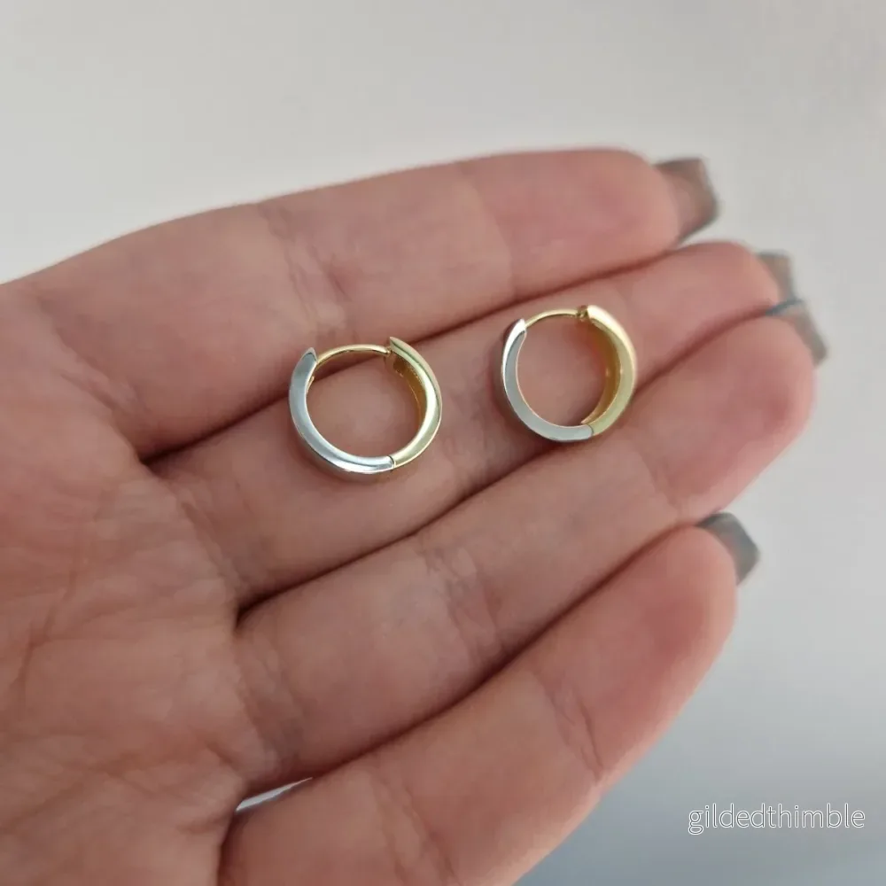 Örhängen två färgade 18k guld creoler Örhängen två färgade 18k guld creoler