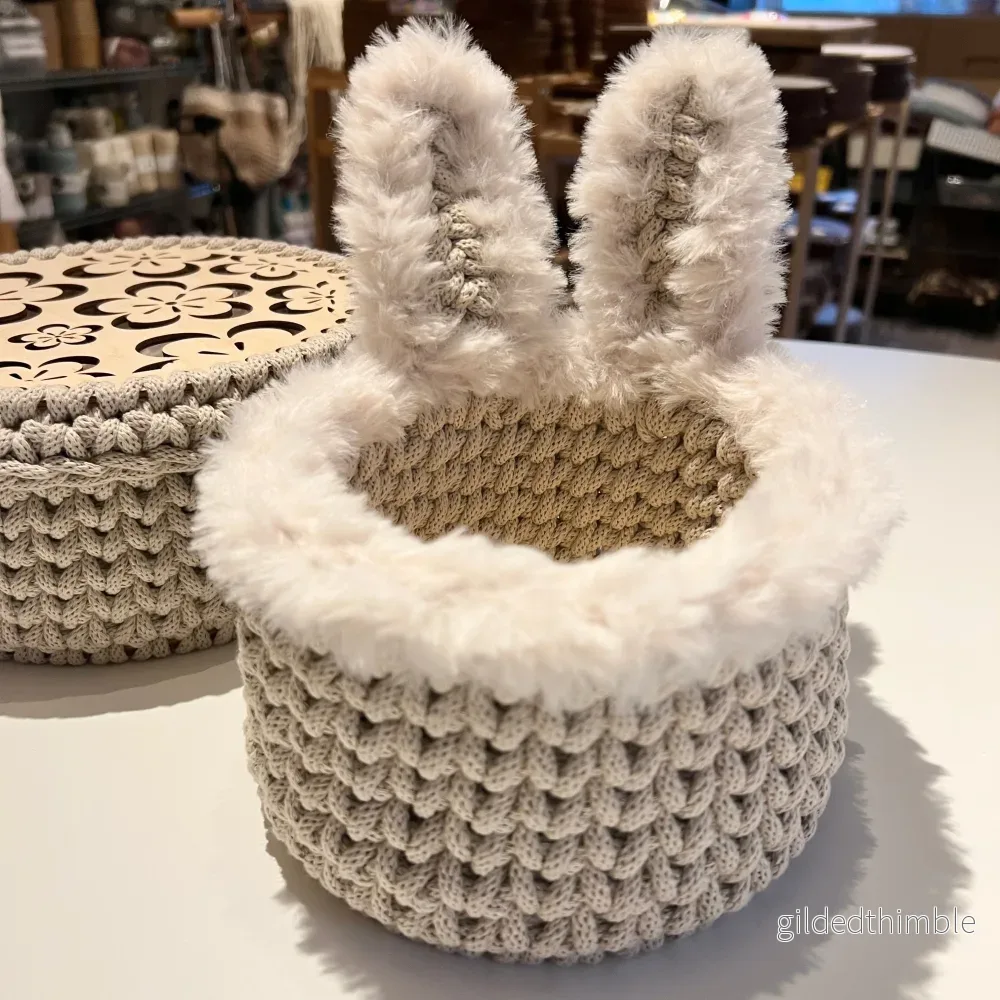 Materialkit – ”Bunny” virka en påskhare-korg och en rund med lock Materialkit – ”Bunny” virka en påskhare-korg och en rund med lock