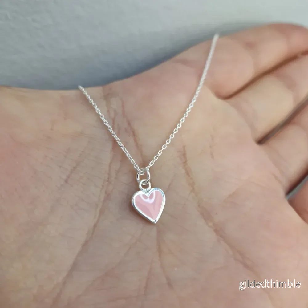 Rosa hjärta med halsband Rosa hjärta med halsband