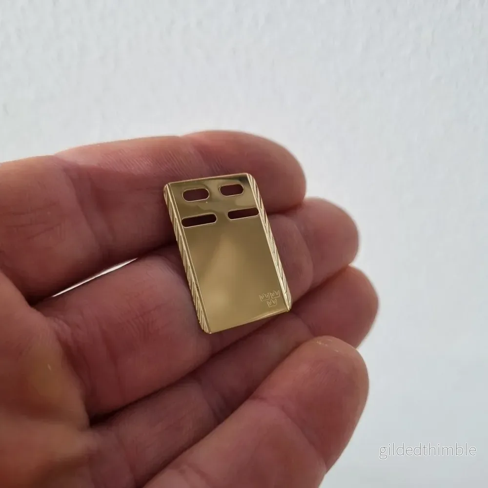 ID-Bricka facetterad 18k guld 19x27mm ID-Bricka facetterad 18k guld 19x27mm