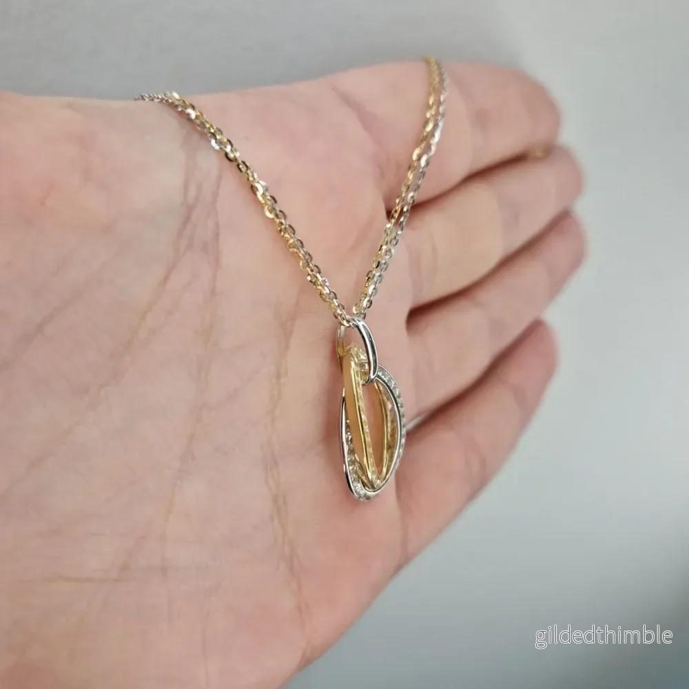 Hängsmycke ovala ringar tvåfärgat 18k guld med 2 kedjor - Bild 2