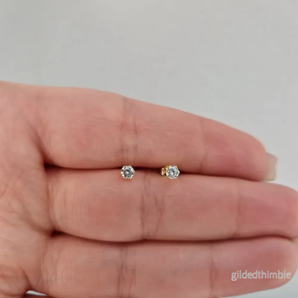 Örhängen med sten 3mm 18k guld Örhängen med sten 3mm 18k guld