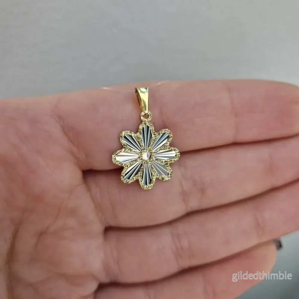 Hängsmycke blomma två färgat 18k guld Hängsmycke blomma två färgat 18k guld
