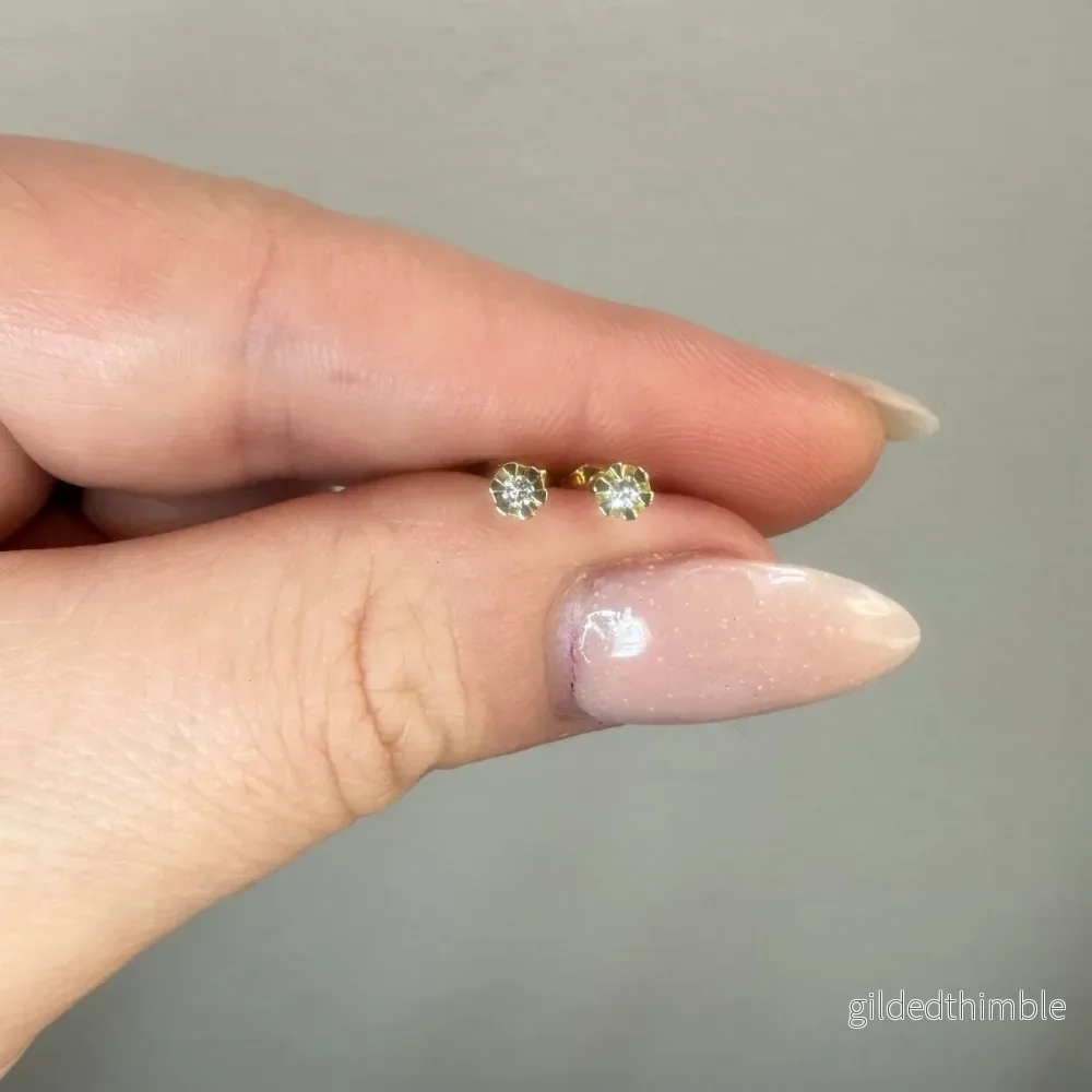 Diamantörhängen enstens 0,04ct totalt Diamantörhängen enstens 0,04ct totalt