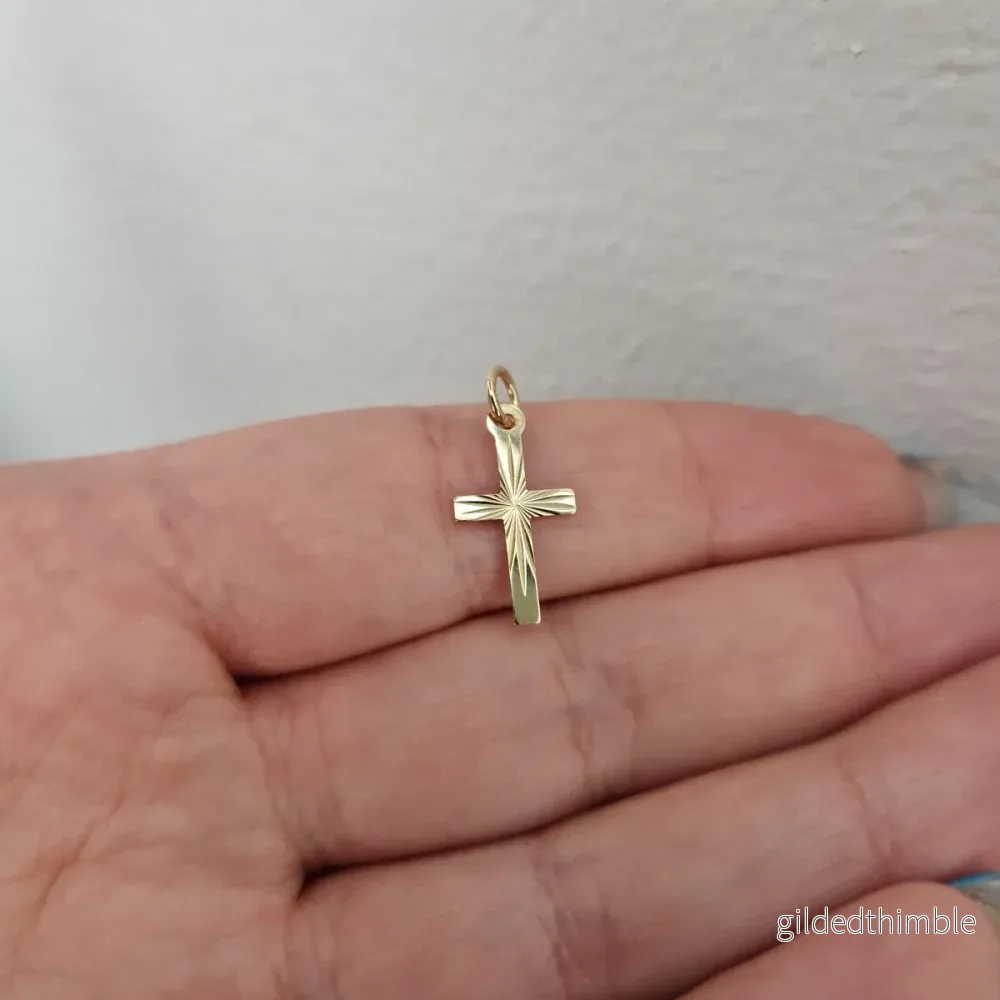 Facetterat Kors Frederik 18k guld