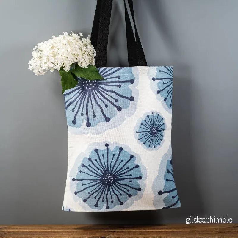 Lina vai kokvilnas auduma maisiņš «Flos Blue» | kolekcija «Blommönster» Lina vai kokvilnas auduma maisiņš «Flos Blue» | kolekcija «Blommönster»