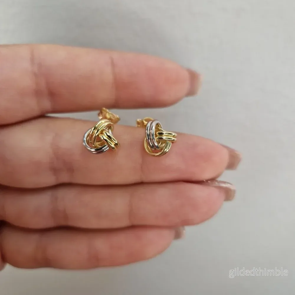 Örhängen knut två färgat 18k guld Örhängen knut två färgat 18k guld