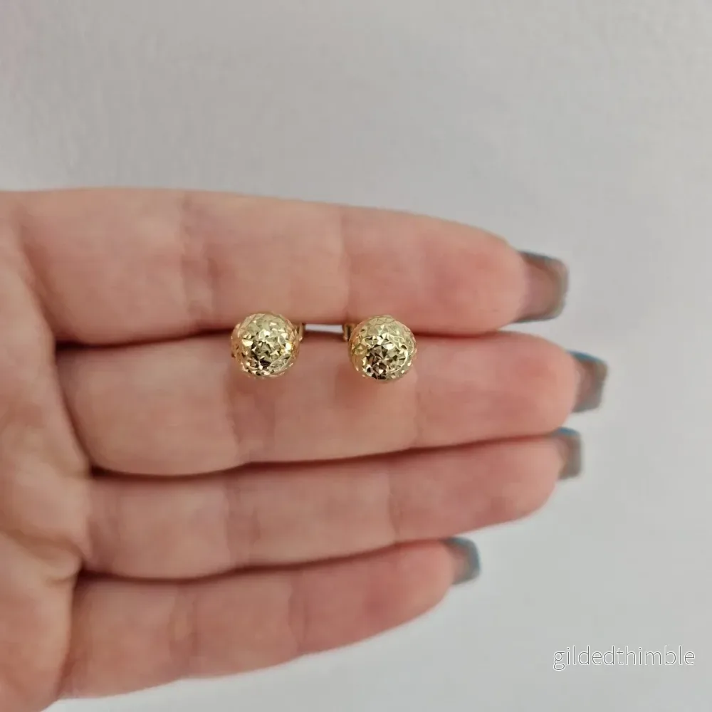 Örhängen kula små facetter 18k guld Örhängen kula små facetter 18k guld
