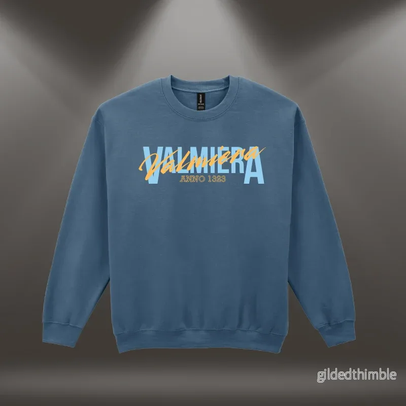 Džemperis ar apdruku ”Valmiera. Anno 1323.” | Indigo zils Džemperis ar apdruku ”Valmiera. Anno 1323.” | Indigo zils