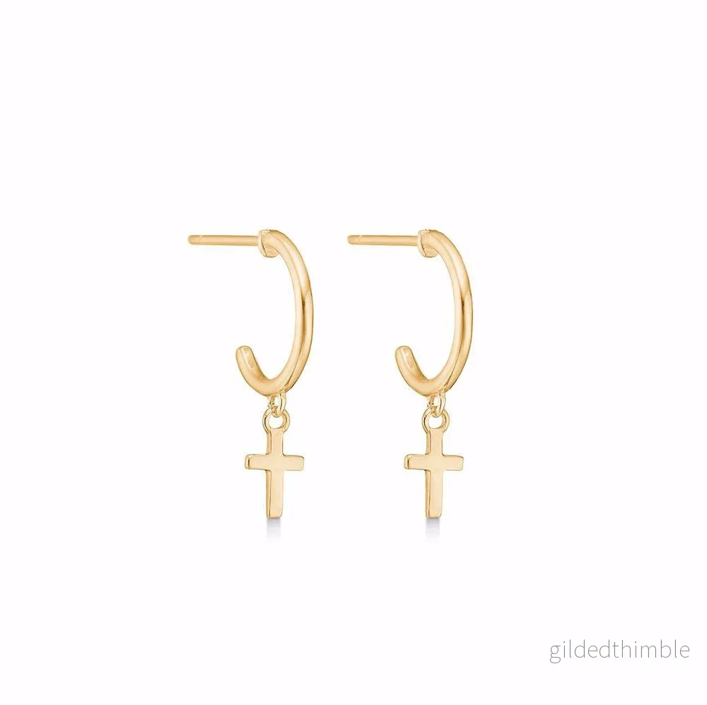Halv creoler med kors 8 karat guld Halv creoler med kors 8 karat guld