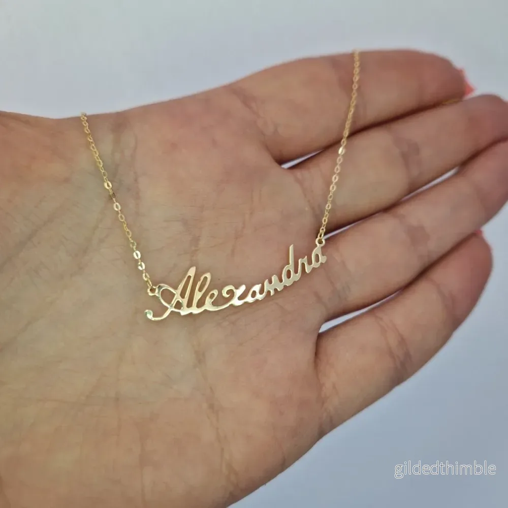 Personligt namnhalsband förgyllt