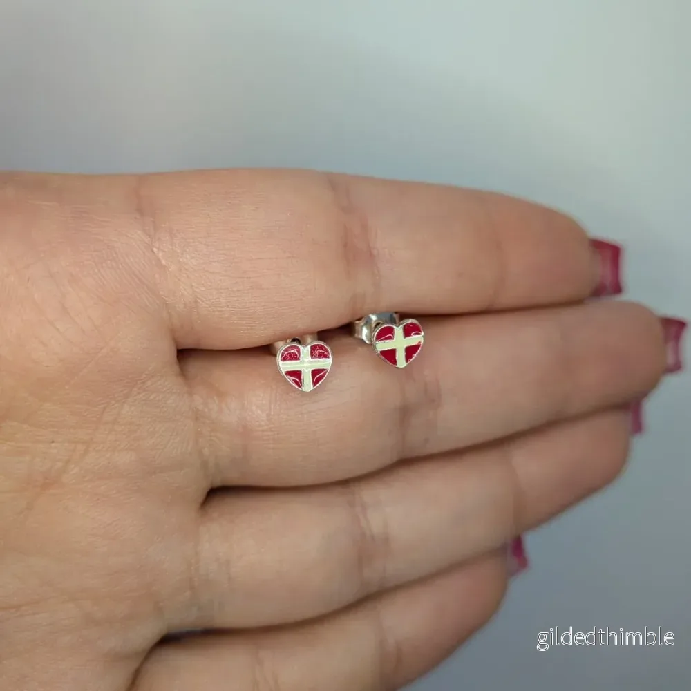 Örhängen Danska flaggan i hjärta
