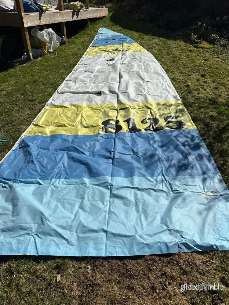 Hobie 18 segel – begagnat (blått-vitt-gult)