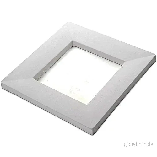 Form Square Sagging/Drop, 25 x 25 cm.