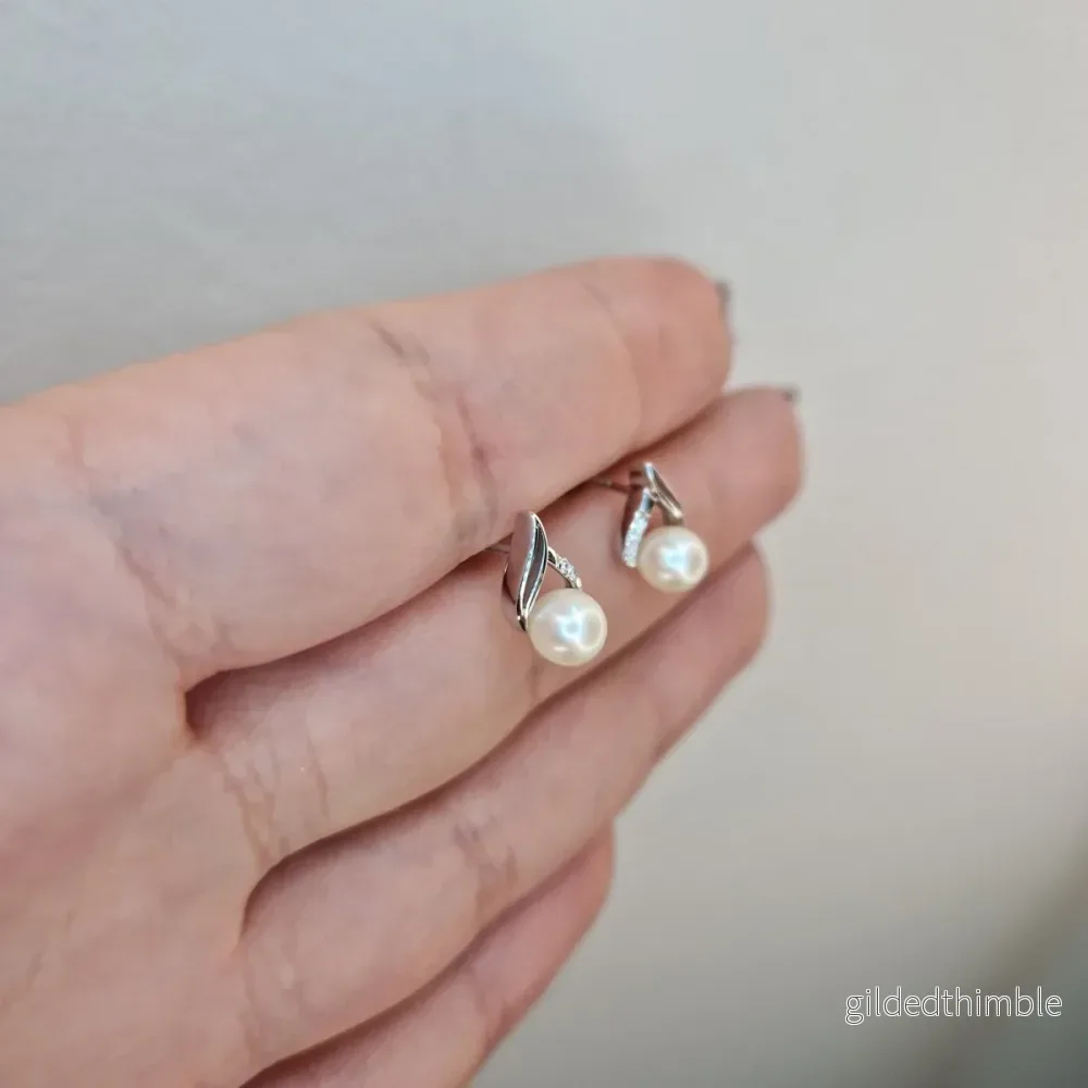 Örhängen i vitguld med pärla och diamanter - Bild 2