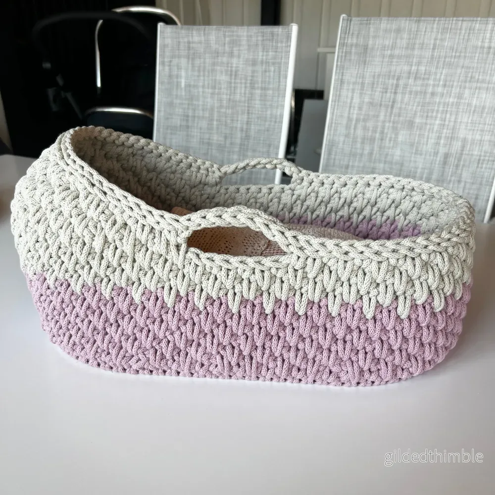 Materialkit - "Skrållan" virka en Dockbädd 42x27cm i Premiumgarnet