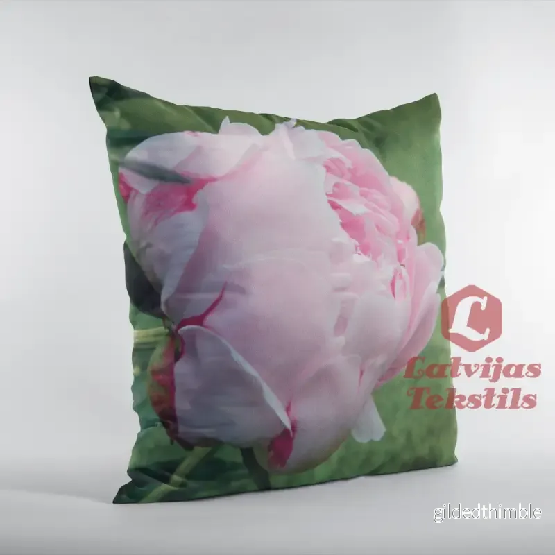 Dekoratīvais spilvens | kolekcija «Peoniju vasara» | «Peonijas pumpurs» Dekoratīvais spilvens | kolekcija «Peoniju vasara» | «Peonijas pumpurs»