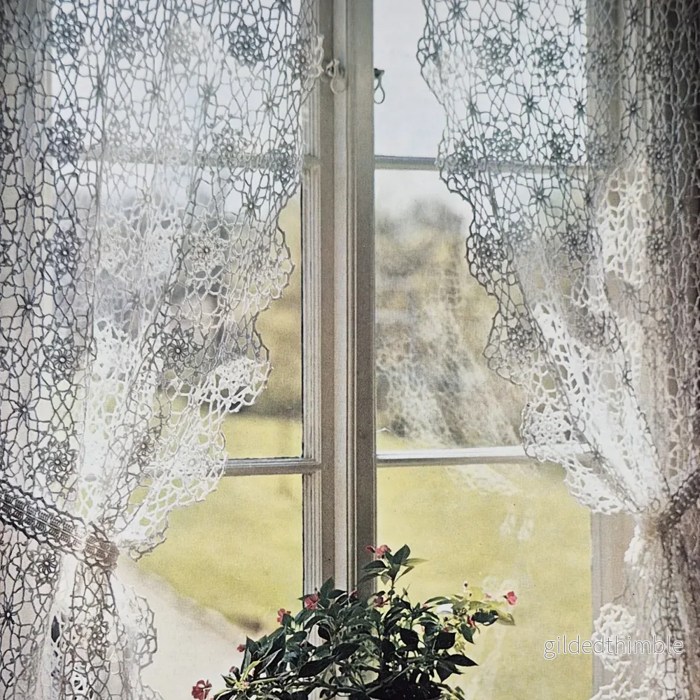 Vintage virkmönster – Gardin skira blommor
