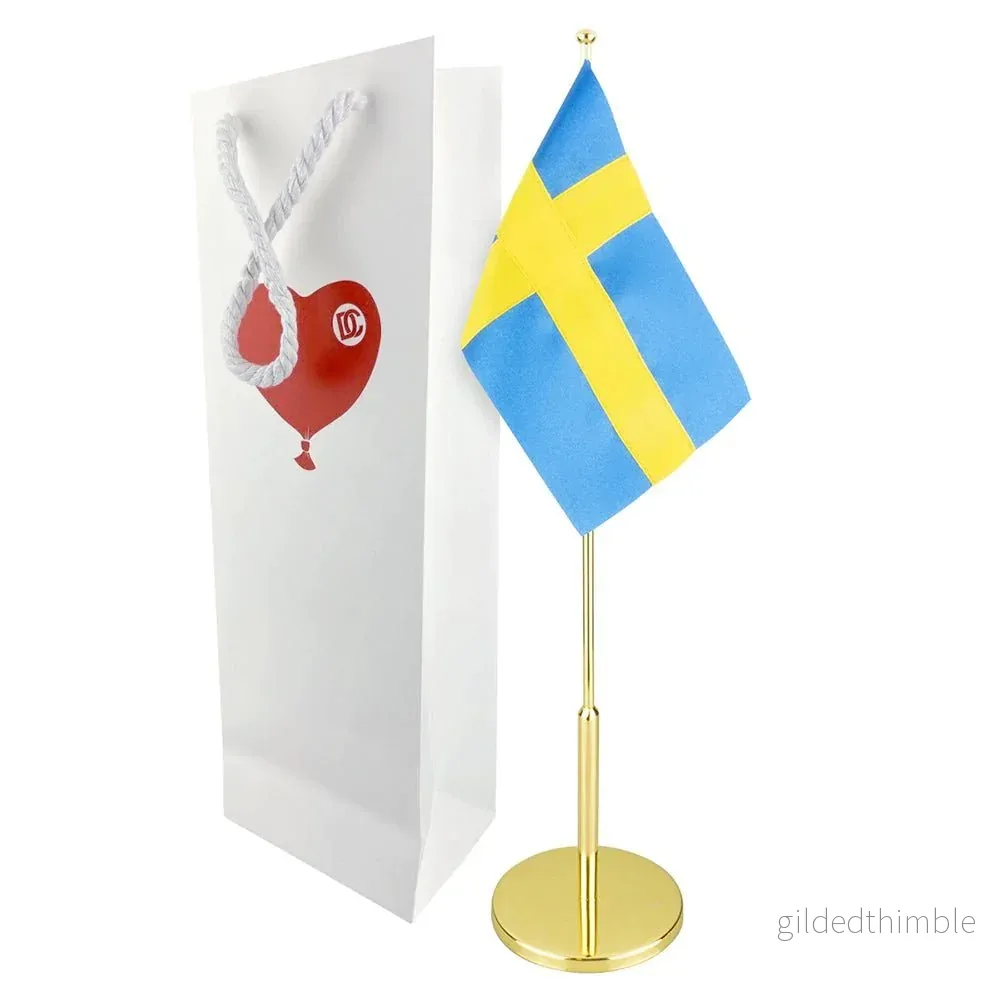 Flaggstång Svensk flagga i mässing 40cm hög Flaggstång Svensk flagga i mässing 40cm hög