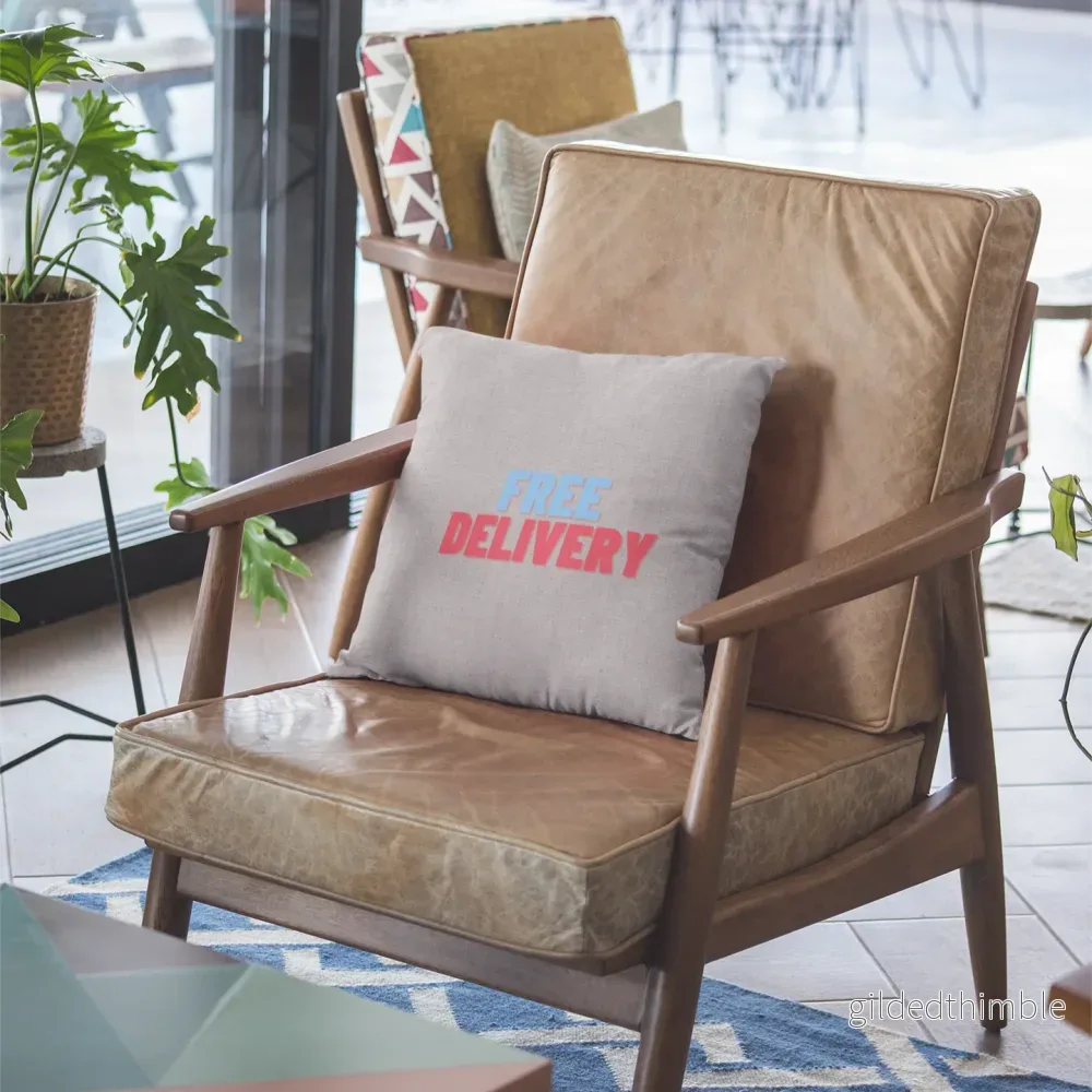 Dekoratīvais spilvens | kolekcija «Good vibes» | «Free delivery» - Bild 3