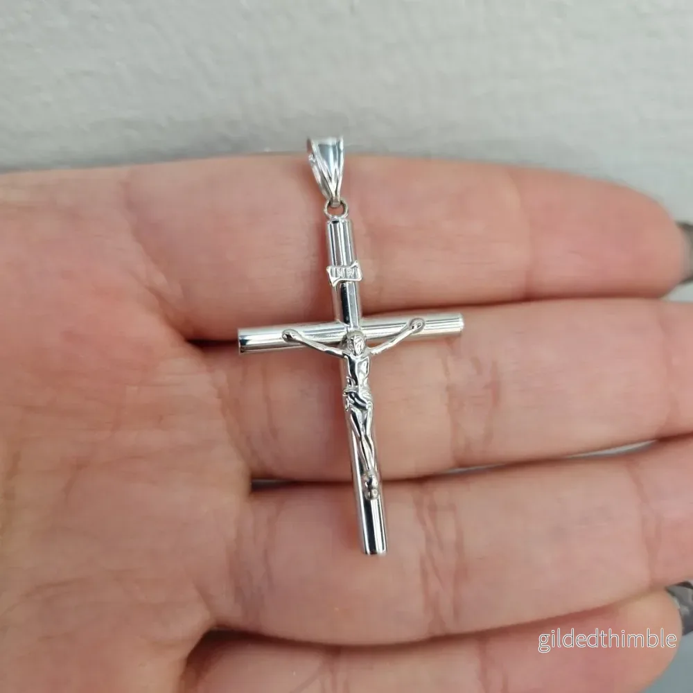 Kors med Jesus i äkta silver Kors med Jesus i äkta silver