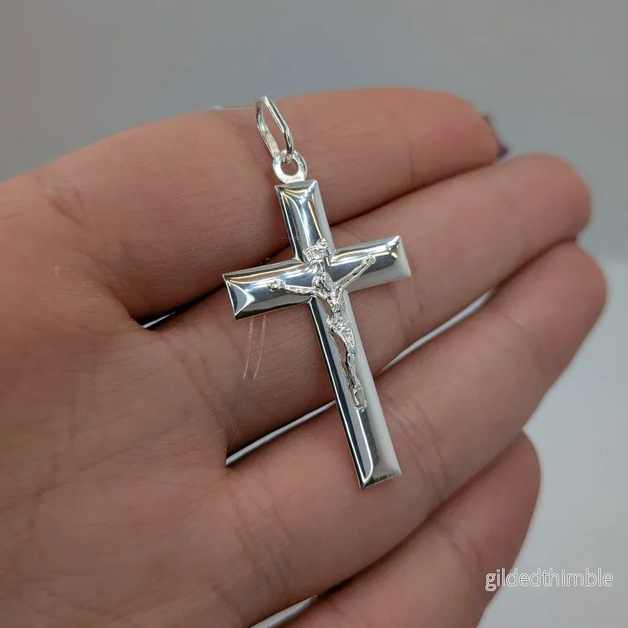 Stilrent kors med Jesus platt 925 Stilrent kors med Jesus platt 925