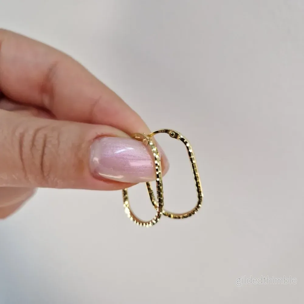 Creoler 18k guld ovala facetterade Creoler 18k guld ovala facetterade