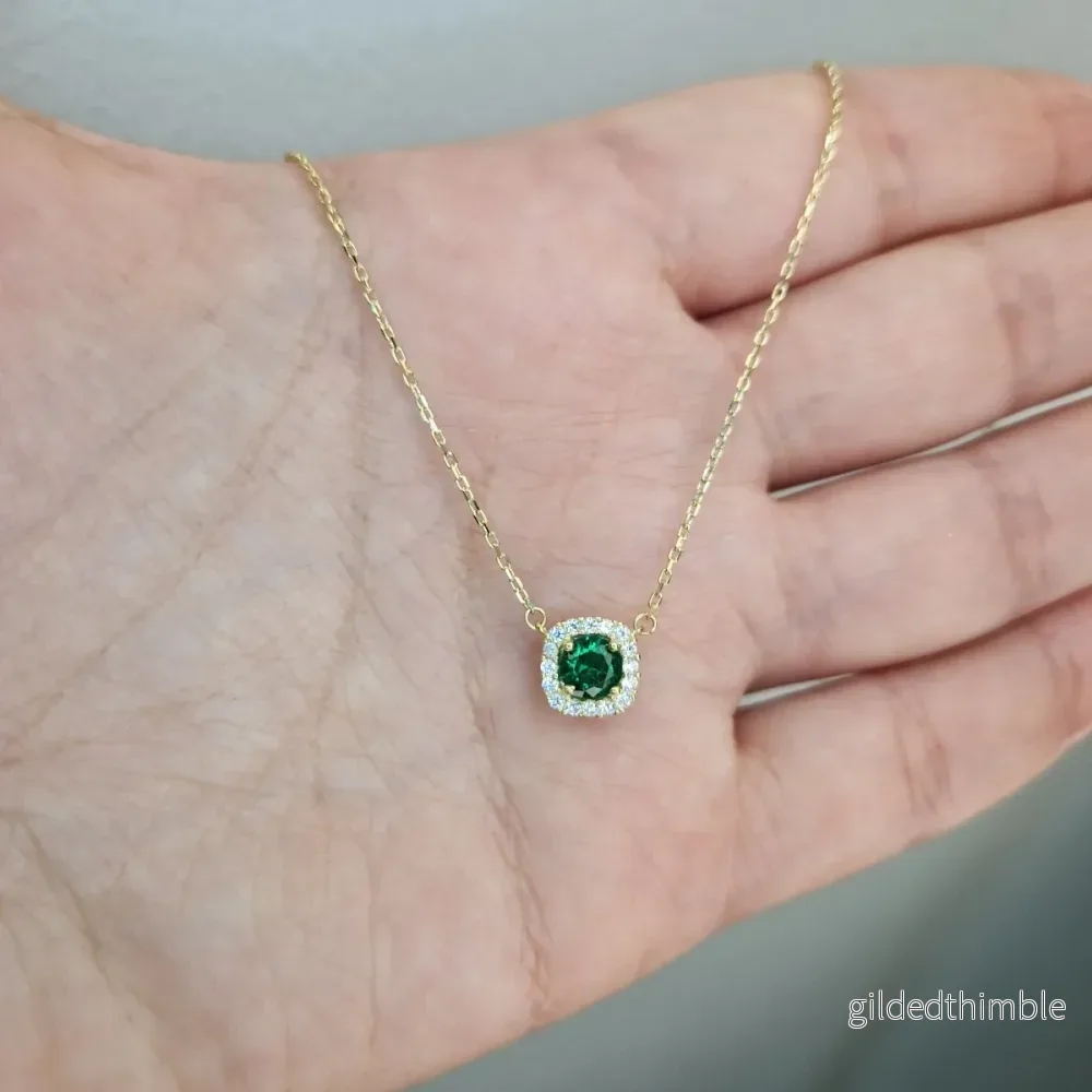 Carmose halsband 18k guld med grön sten
