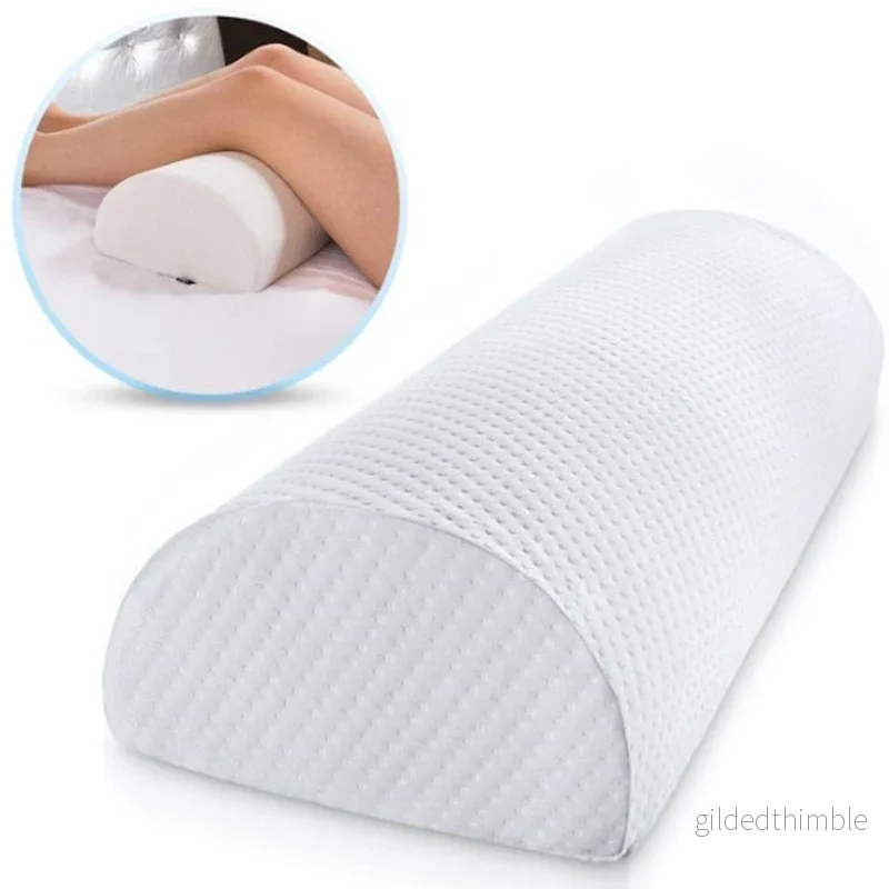 Halvmånekudde i Memory Foam – Komfort och Stöd för Nacke och Axlar