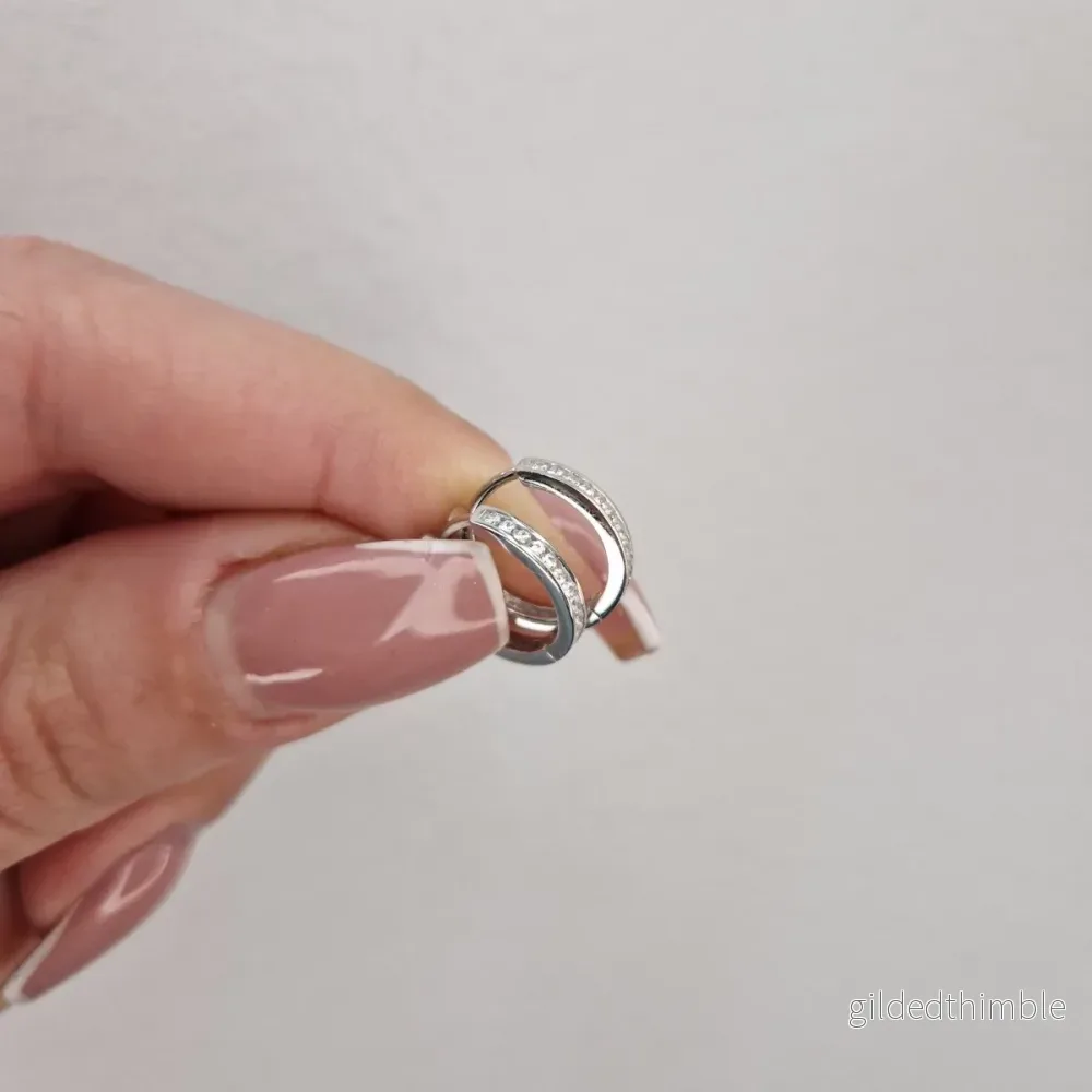 Creoler 18k vitguld med stenar Creoler 18k vitguld med stenar