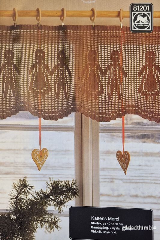Virkmönster -Gardin med pepparkakspar