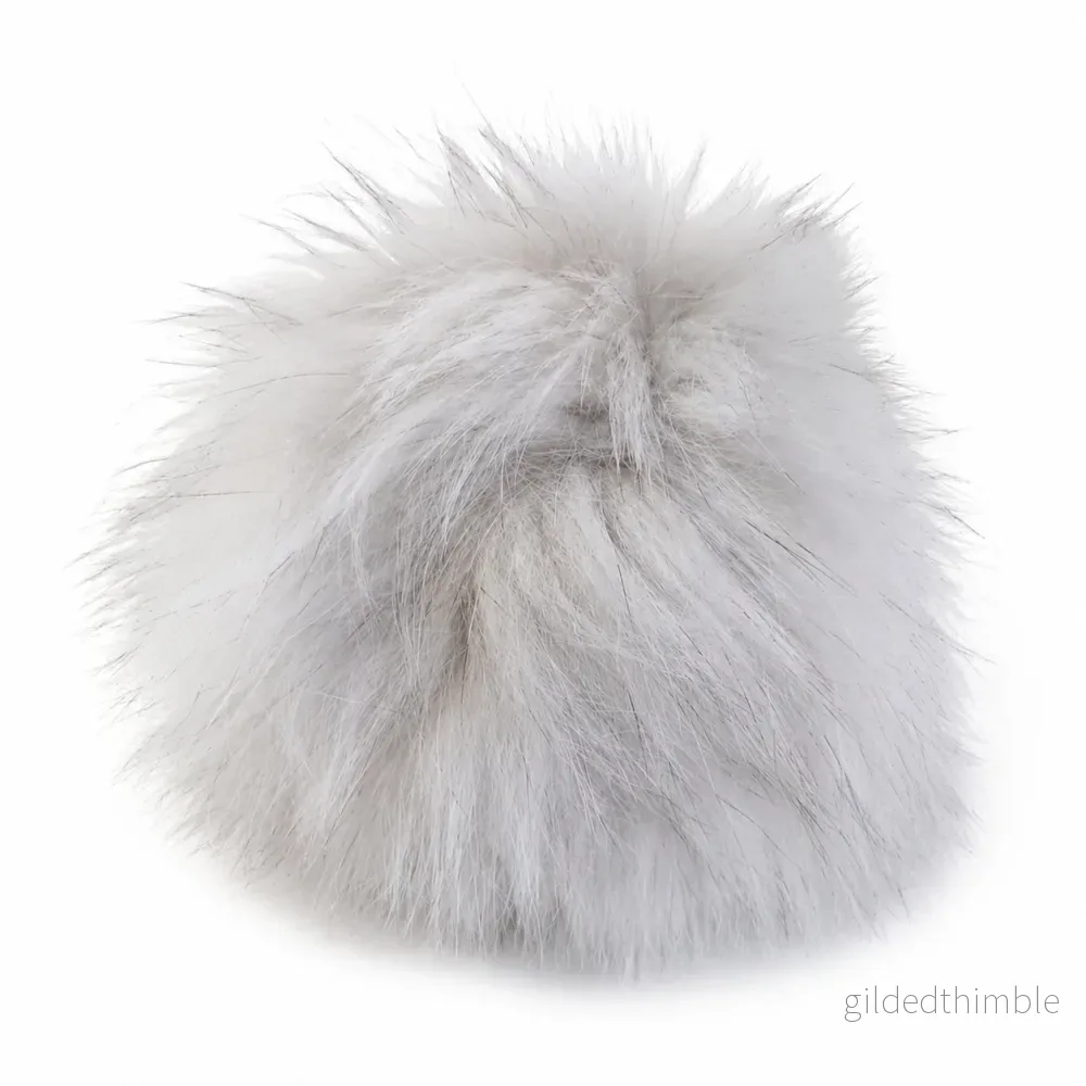 Pompom av äkta mård (Finnraccoon) – vit, ca 10 cm Pompom av äkta mård (Finnraccoon) – vit, ca 10 cm