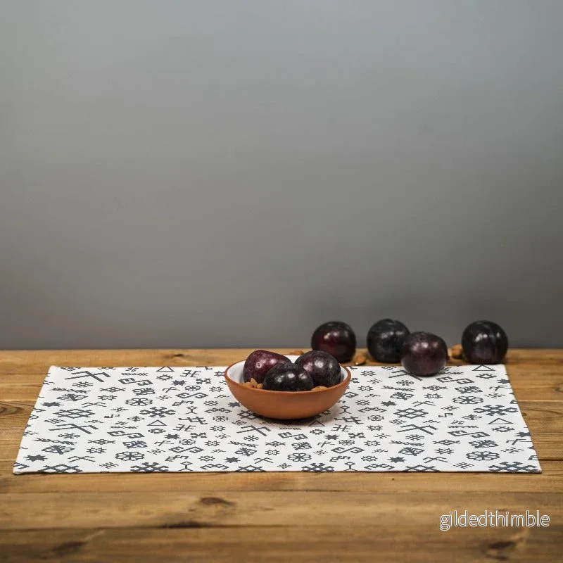 Galda paliktnis | Kolekcija «Etnogrāfiskās zīmes» | pelēkas zīmes - Bild 2