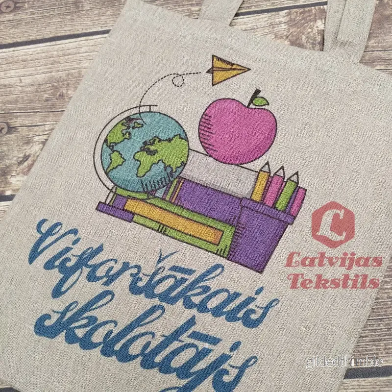Pelēka lina auduma maisiņš «Visforšākais skolotājs» | kolekcija «Māci.Mīli.Iedvesmo.» - Bild 2