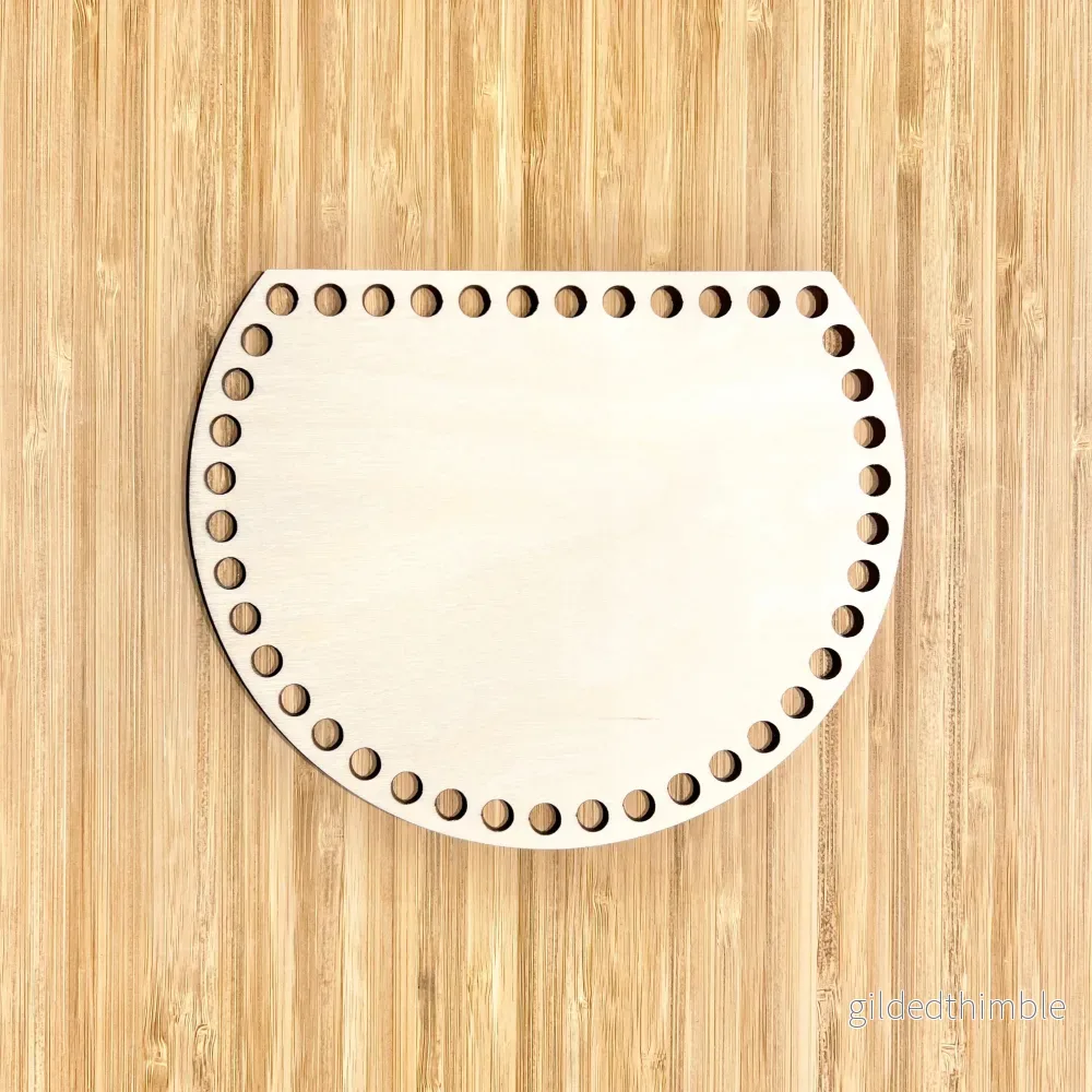 Träbotten rundad med kant mot vägg 18,5×15 cm. Träbotten rundad med kant mot vägg 18,5×15 cm.