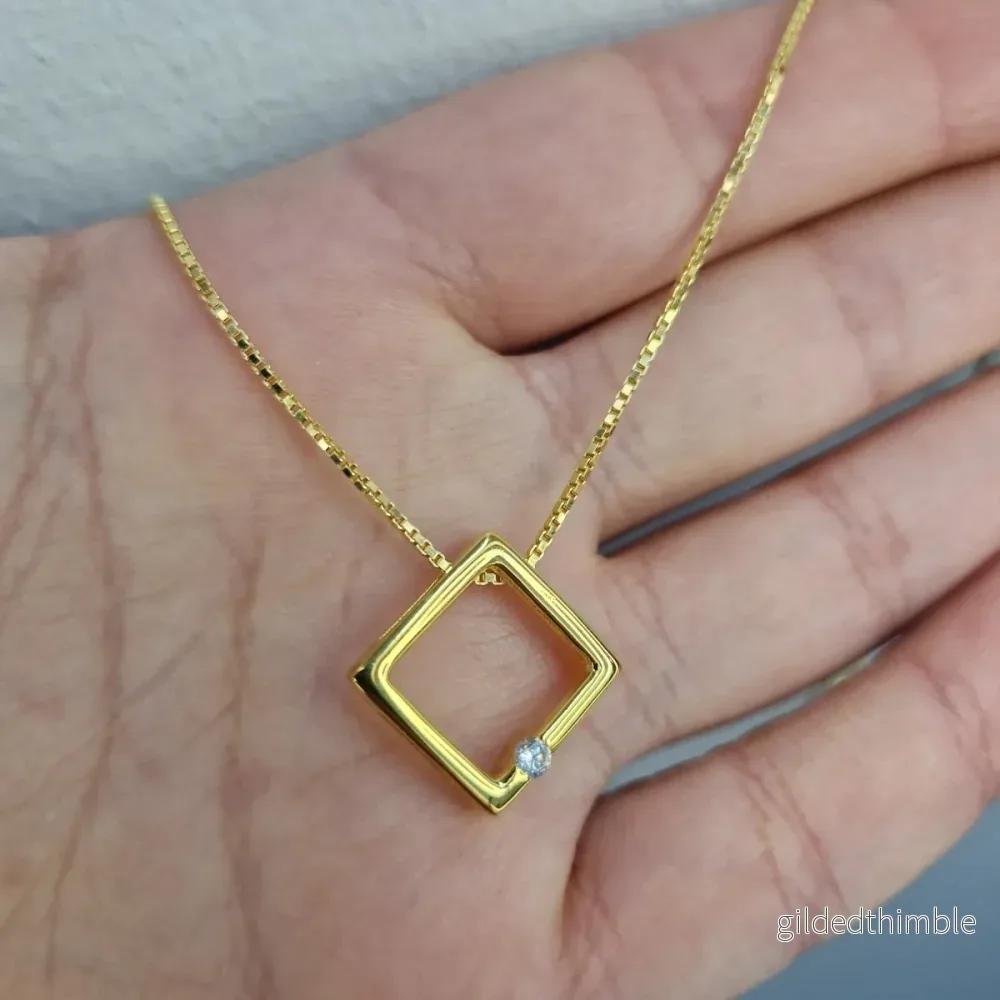 Halsband & hängsmycke kvadrat förgylld