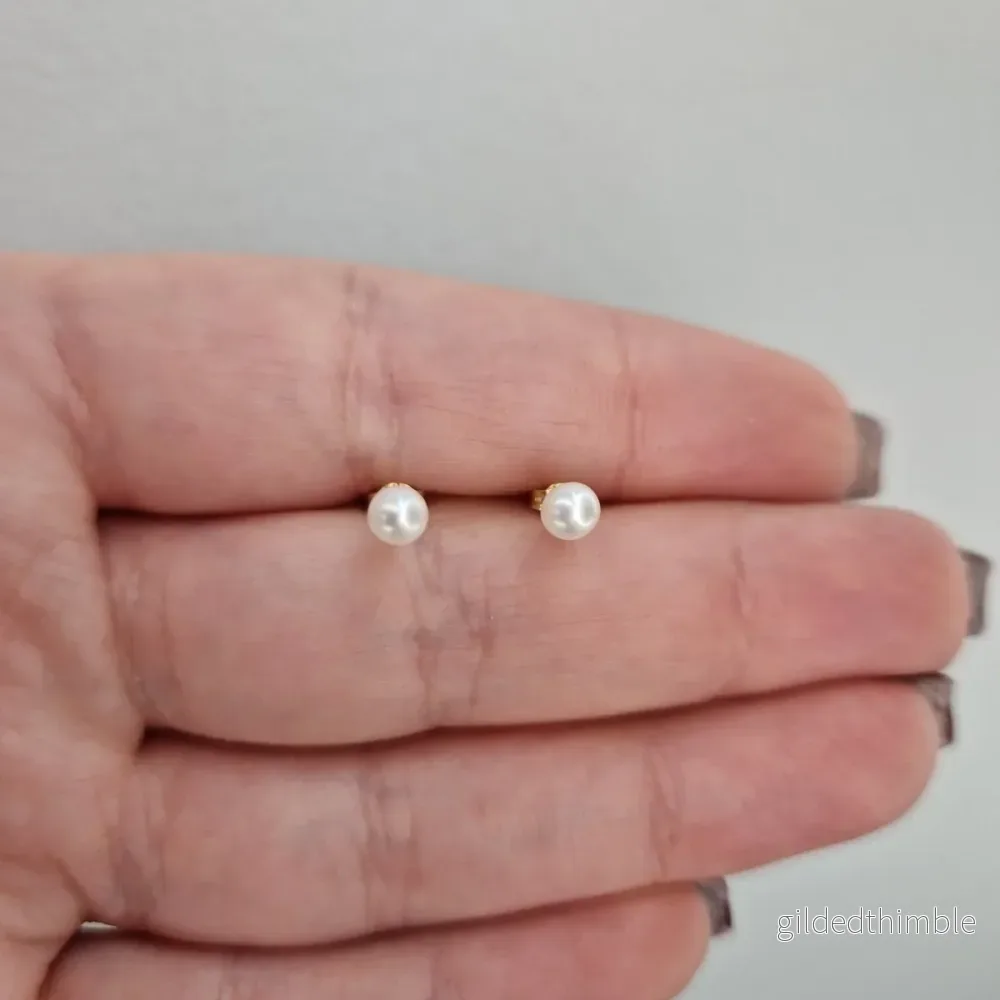 Sötvattenspärlor 4,5mm 18k guld Sötvattenspärlor 4,5mm 18k guld