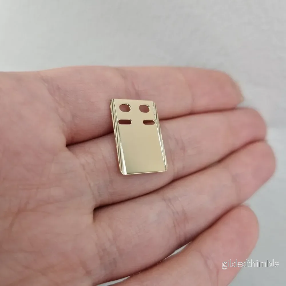 ID-Bricka 18k guld facetterad 13x19mm ID-Bricka 18k guld facetterad 13x19mm