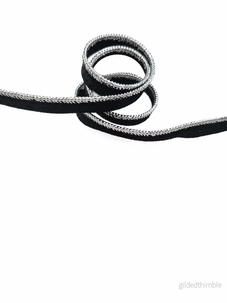 Passpoal silver på svart textil 6mm Passpoal silver på svart textil 6mm