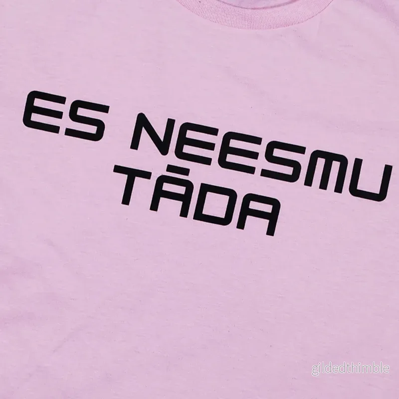 Kokvilnas T-krekls “Es neesmu tāda” | gaiši rozā - Bild 2