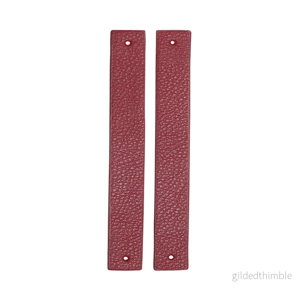 Remmar med nithål – konstläder – 2-p. – 18 x 2,2 cm. – Hallon Remmar med nithål – konstläder – 2-p. – 18 x 2,2 cm. – Hallon
