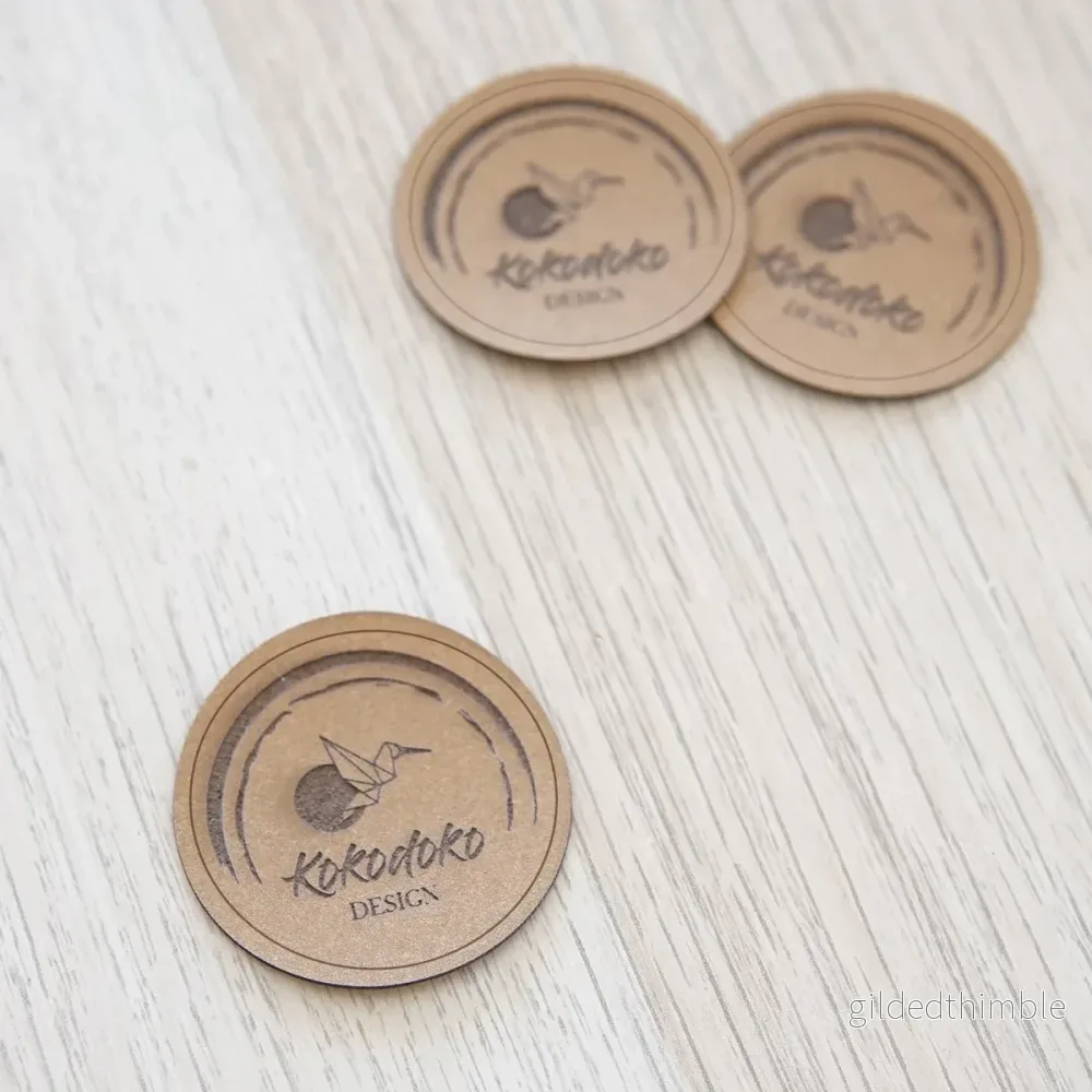 EGEN LOGGA – 3,7 x 3,7 CM EGEN LOGGA – 3,7 x 3,7 CM