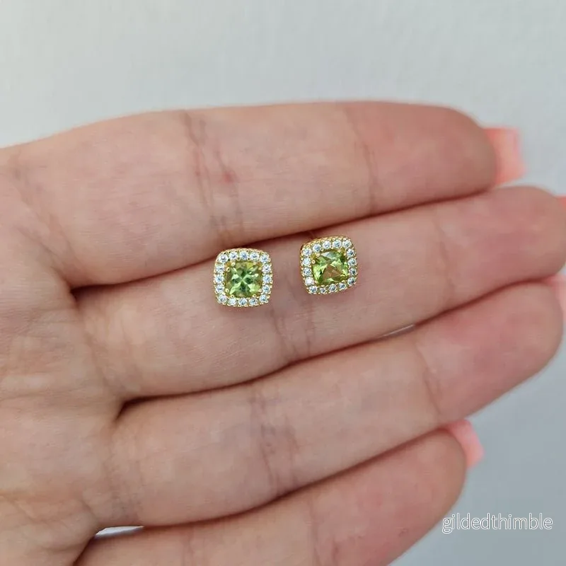 Örhängen med Peridot sten 18k guld Örhängen med Peridot sten 18k guld