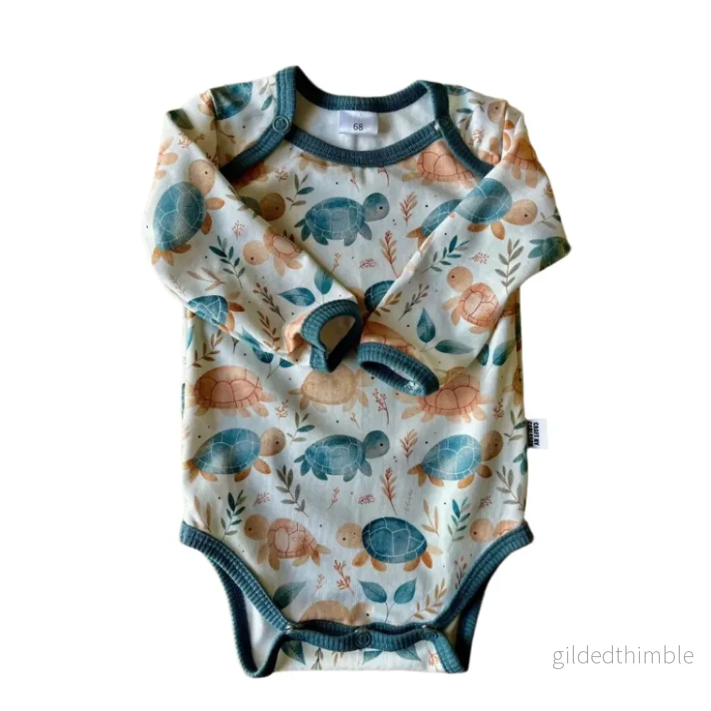 Body baby med sköldpaddsmönster, stl 56-86, nyfödd-1,5 år | Ekologisk bomull Body baby med sköldpaddsmönster, stl 56-86, nyfödd-1,5 år | Ekologisk bomull