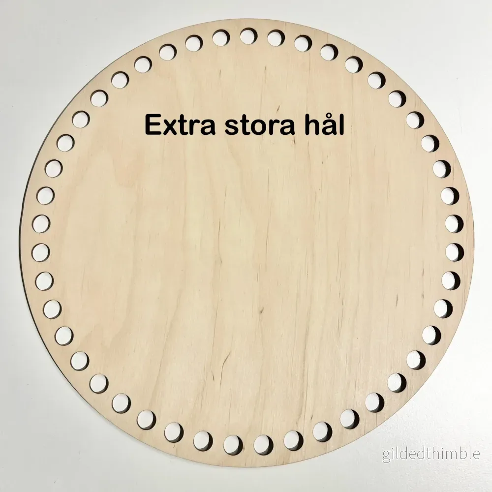 Träbotten rund 30 cm. med extra stora hål