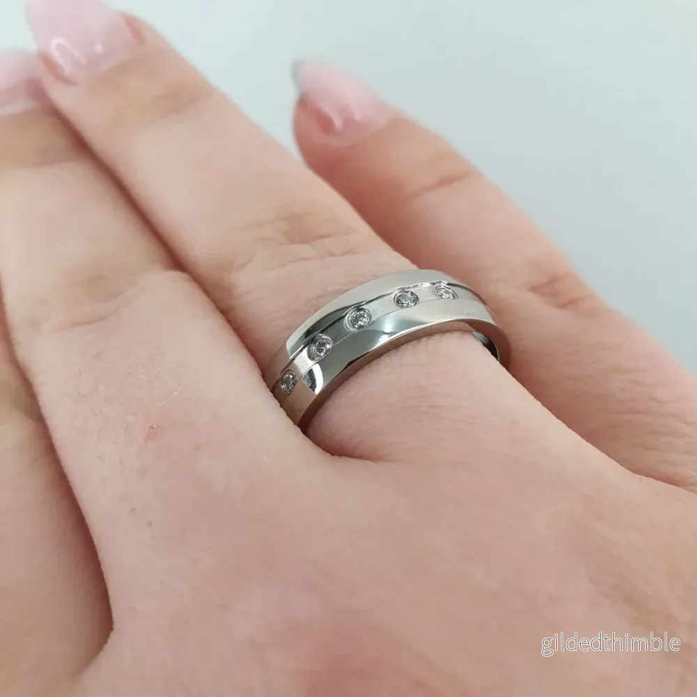 Amor – Tindra med stenar Amor – Tindra med stenar