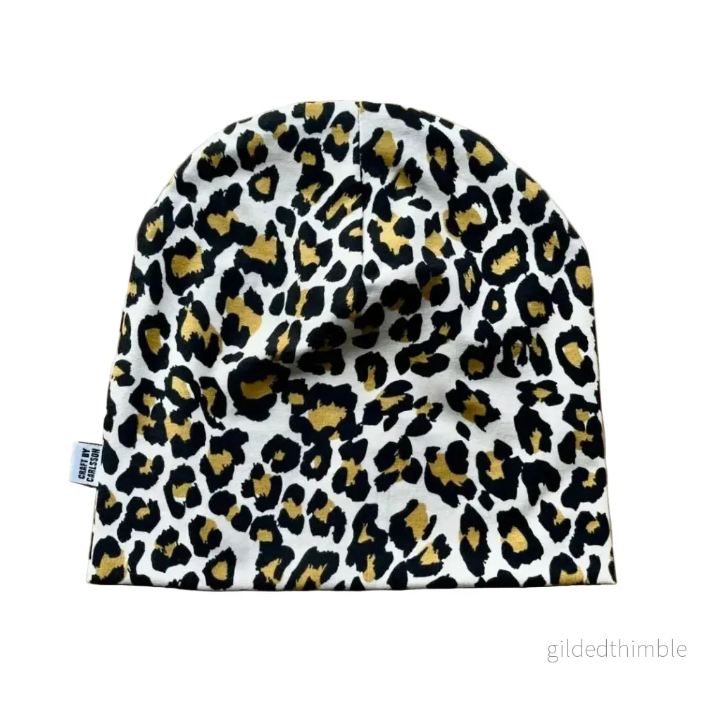 Mössa, med leopardmönster| stl S-L, ungdom-vuxen| ekologisk bomull