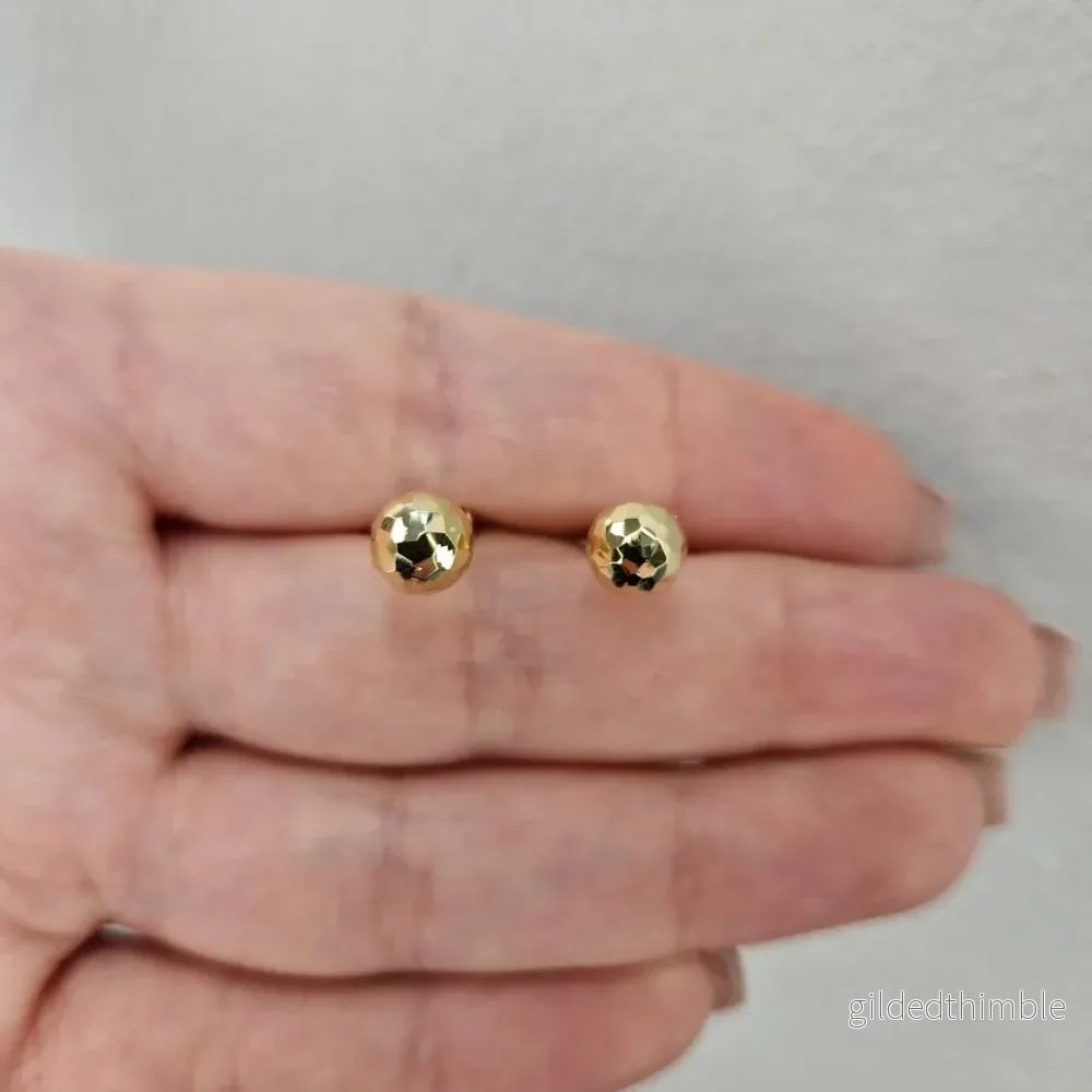 Örhängen kula 7mm facetter 18k guld Örhängen kula 7mm facetter 18k guld