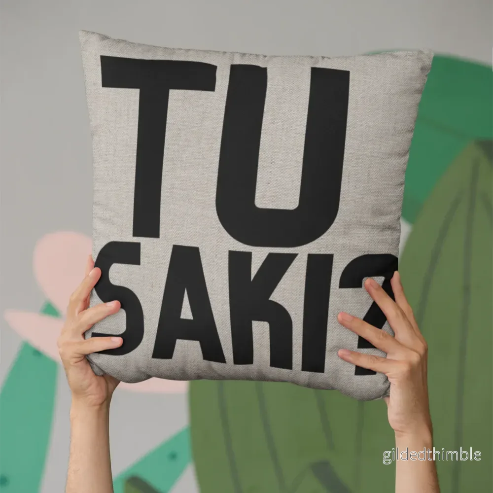 Dekoratīvais spilvens | kolekcija «Man Nav Ko Teikt» | «Tu saki?» - Bild 3