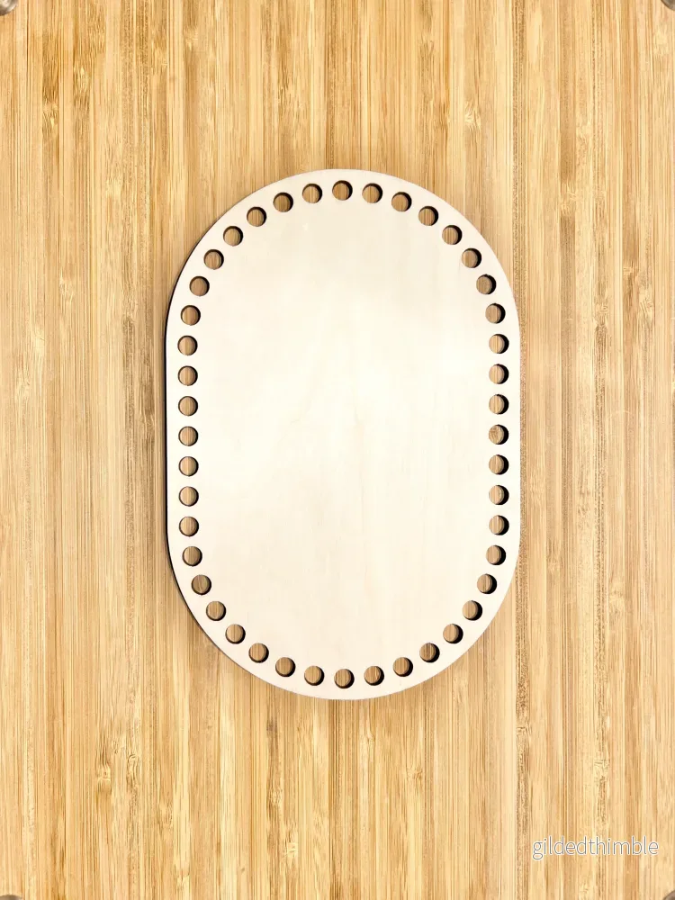 Träbotten rektangel med runda hörn 22×14,5 cm. Träbotten rektangel med runda hörn 22×14,5 cm.